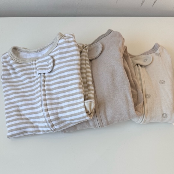 Neutral Baby Zip Sleepers Bundle (3) Beige, Stripes and Print- Size 0-3 Months - Picture 1 of 3